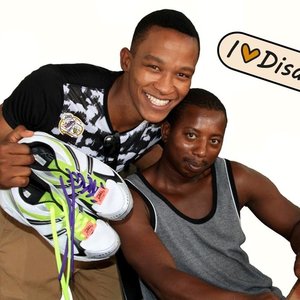 Gansbaai SA celebrities wear their Tekkies 1_1